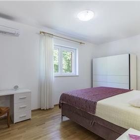 6 bedroom villa with pool near Labin, Istria, sleeps 12